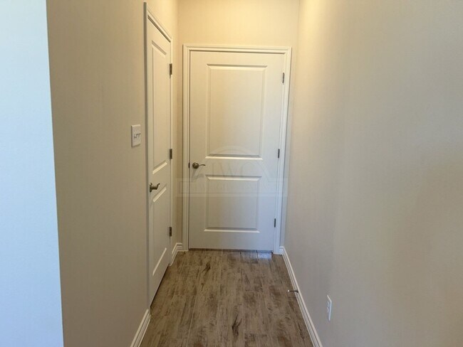 Foto del edificio - 5100 Rose Petal Ct