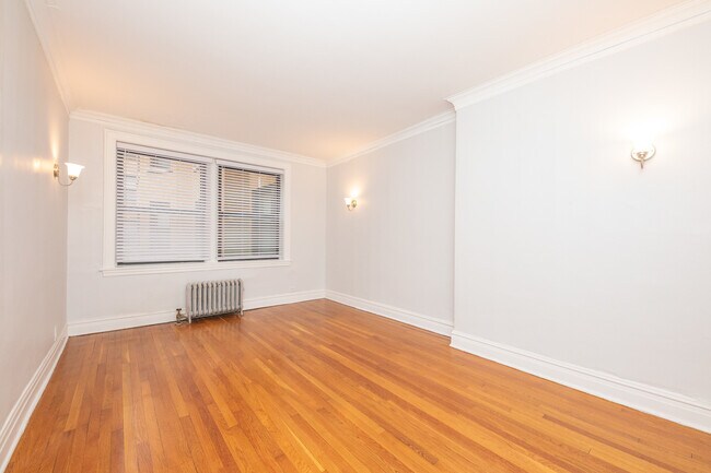 Building Photo - 615 Hinman Ave
