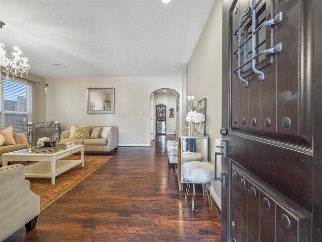 Building Photo - 915 Shirefield Ln
