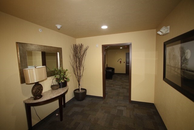 Building Photo - 2 Bedroom Condo close to Downtown!