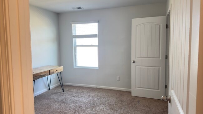 Building Photo - 809 Foxdale Dr