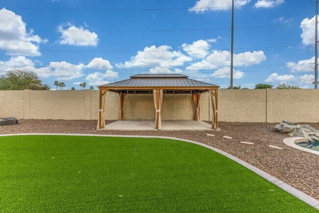 Foto del edificio - 15041 N 6th St