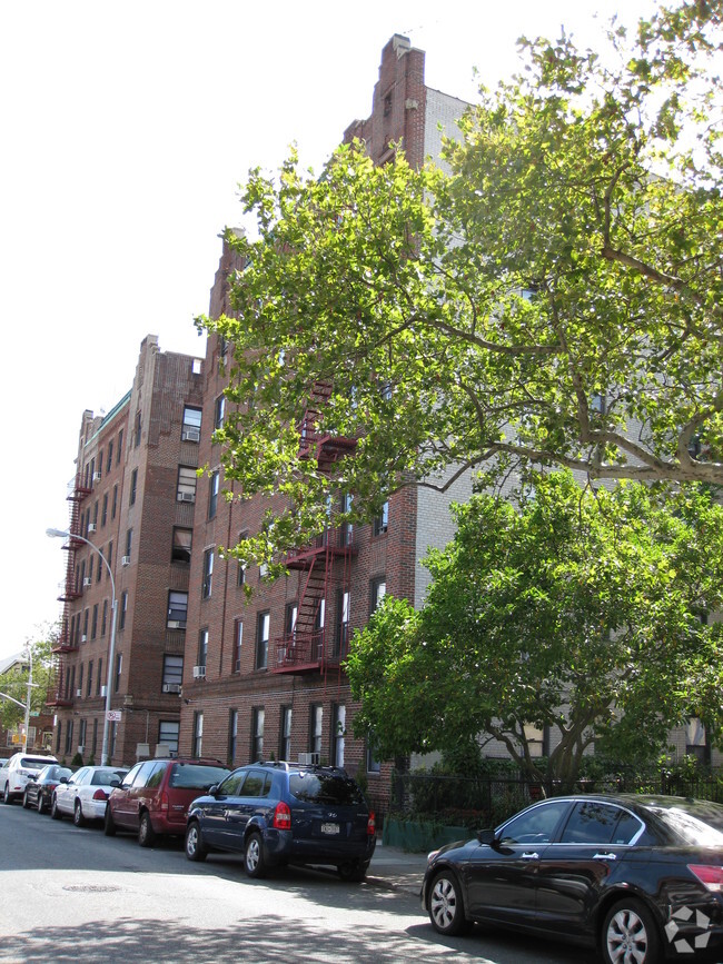Building Photo - 1590 W 8th St