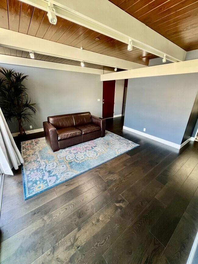 6715 E Ocean Blvd, Long Beach, CA 90803 Condo for Rent in Long Beach, CA