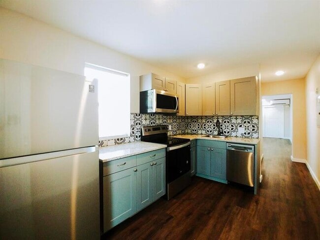 Photo - 3512 Dodge St Apartment