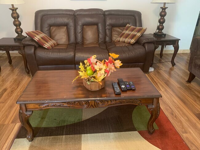 Foto del edificio - 54325 Pipe Creek Rd