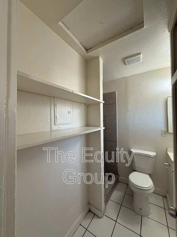 Foto del edificio - 294 S Front St