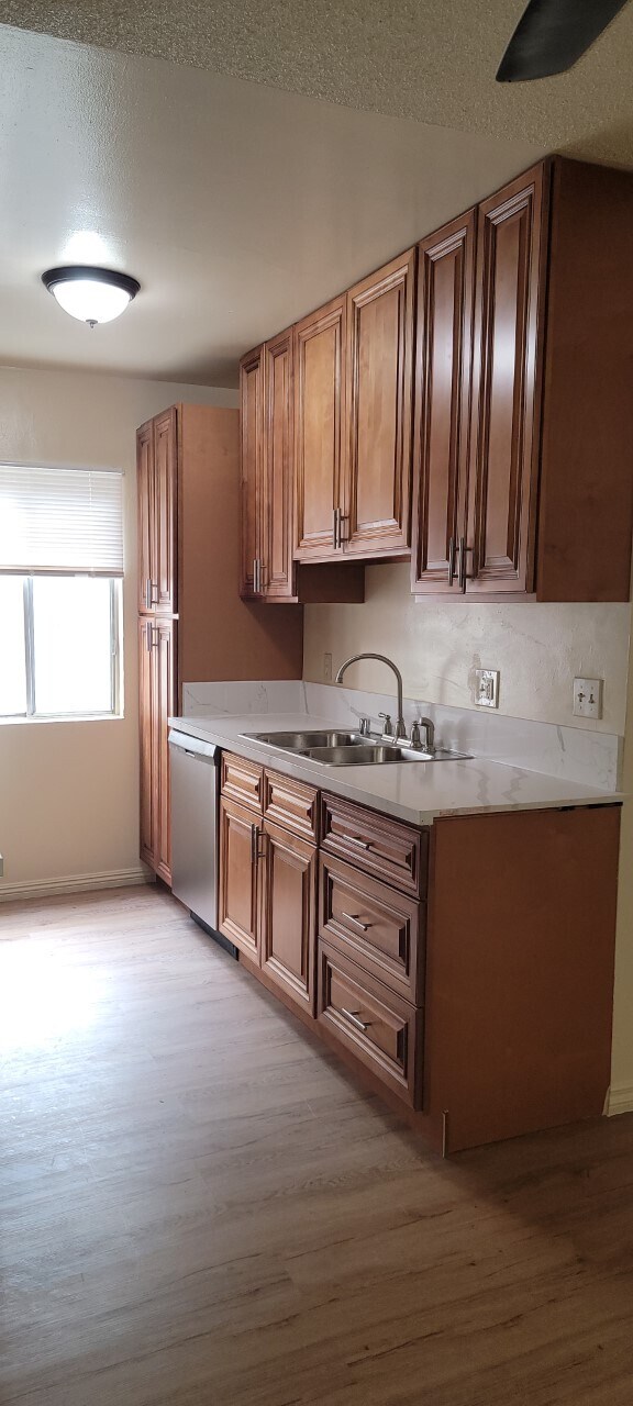 Volantes - 842 N Sycamore Ave