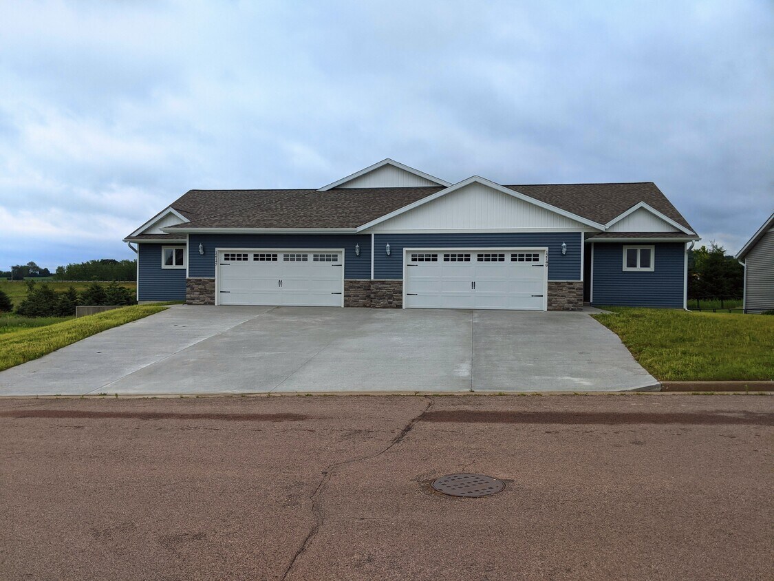 Primary Photo - 12147 Norway Rd