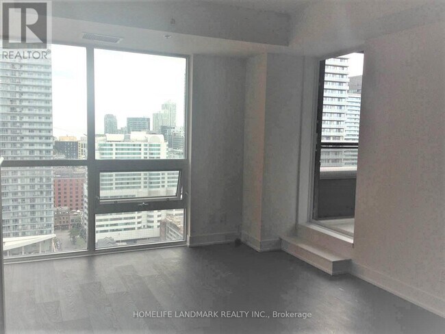 Photo du bâtiment - 318 Richmond St W