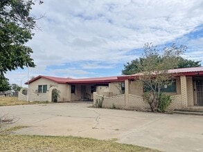 Building Photo - 531 W Spears Dr