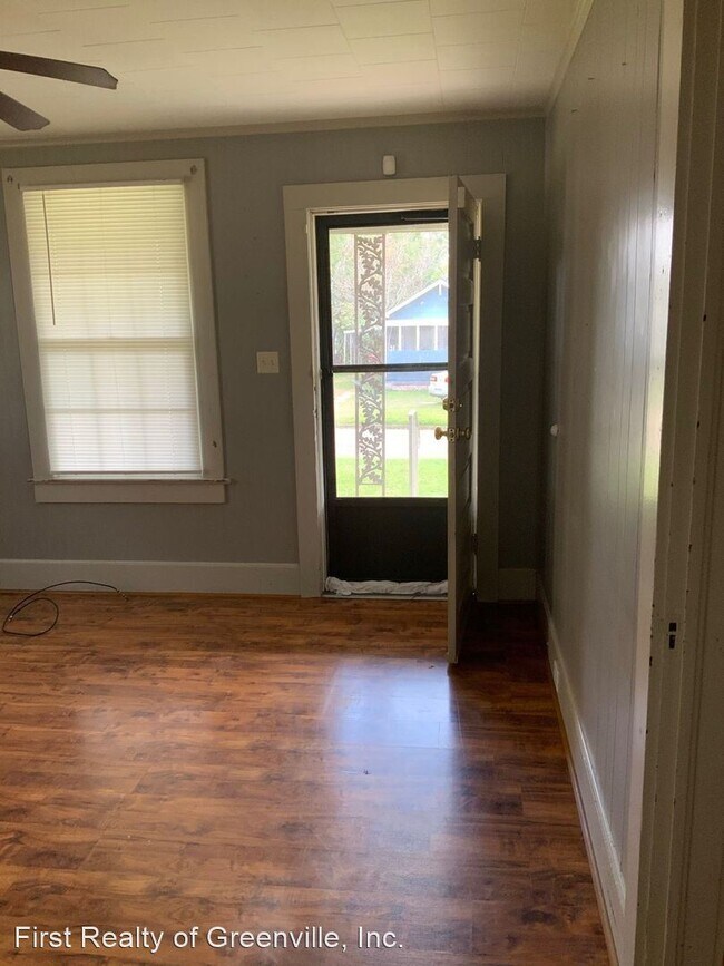 Building Photo - 3 br, 1 bath House - 110 Lucille St.