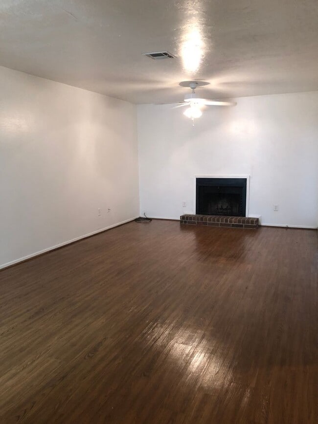 Building Photo - 2603PR