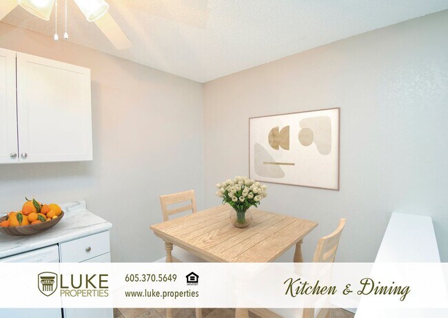 Building Photo - 401 S Sycamore Ave