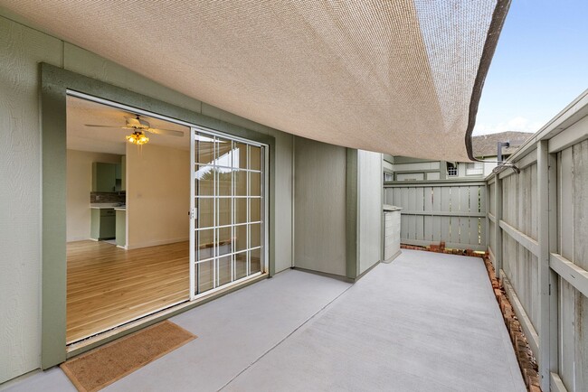 Foto del edificio - Pet Friendly - 2 bed /1 bath covered parki...