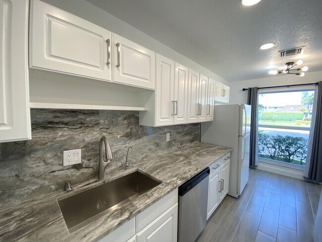 Foto del edificio - 2450 Black Olive Blvd