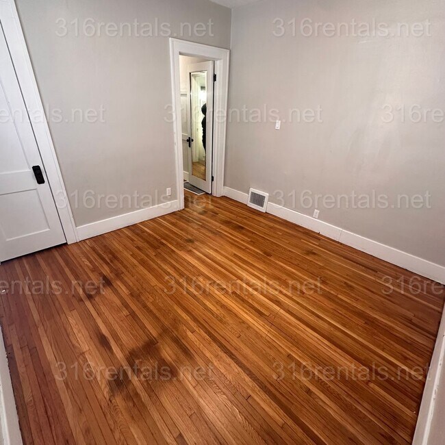 Foto del edificio - $1195 - 3 bedroom / 1 bathroom - Single Family Home