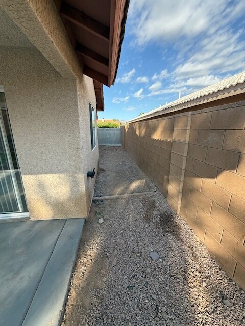 Building Photo - 4942 S Rinaldi Dr