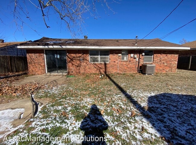 Building Photo - 5 br, 1.5 bath House - 1012 W Havenwood