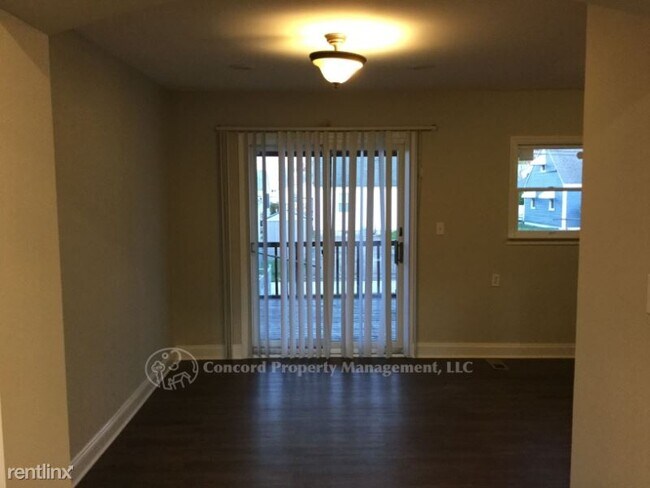 Building Photo - 3 br, 1 bath Townhome - 3537 McShane Way