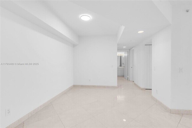 Building Photo - 21205 Yacht Club Dr