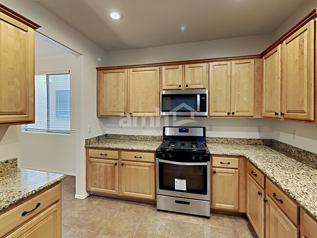 Building Photo - 523 E Calle De Ocaso