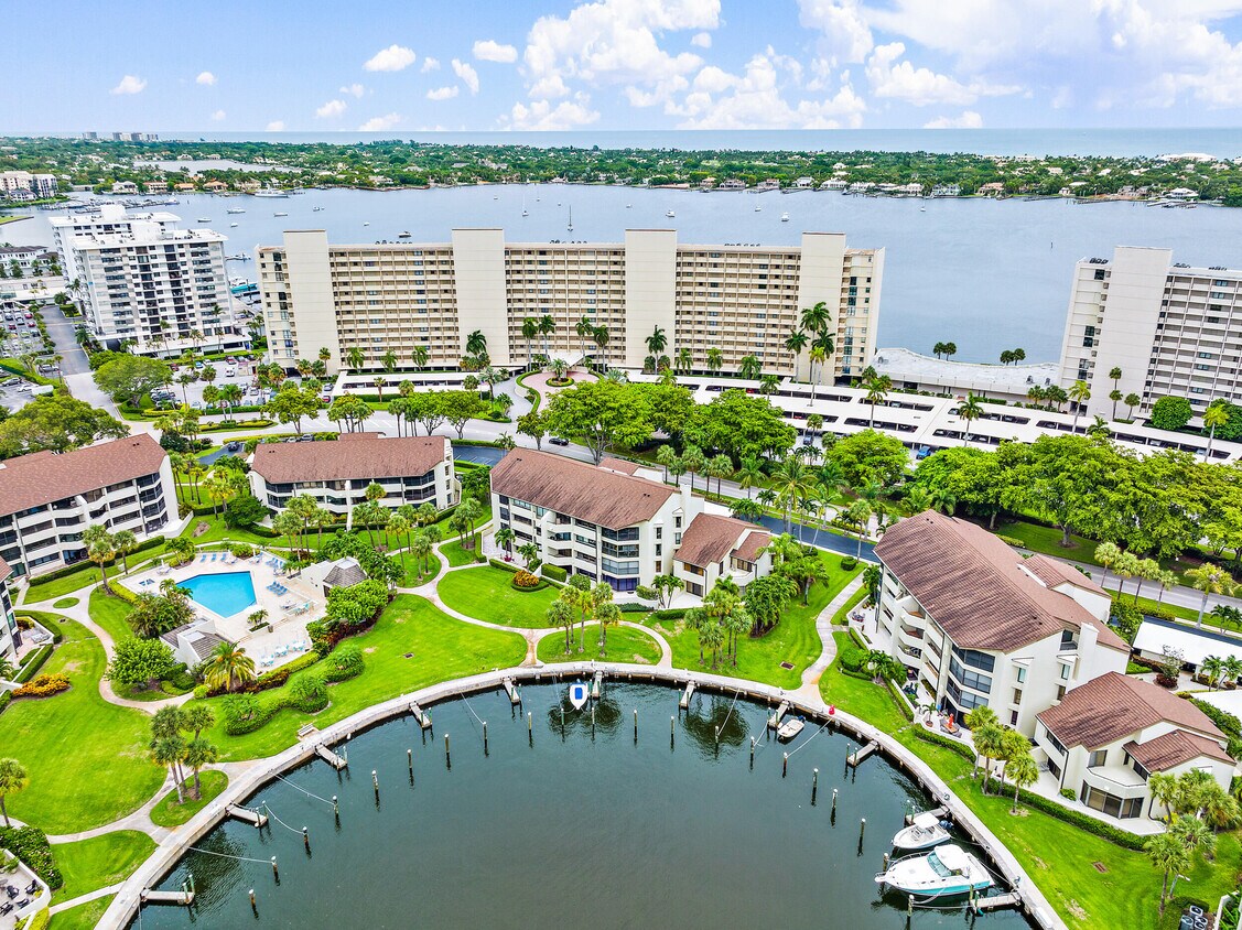 Foto principal - 1141 Marine Way E
