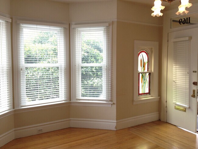 Foto del edificio - Noe Valley - 2 BR, 1 BA Condo 970 Sq. Ft. ...