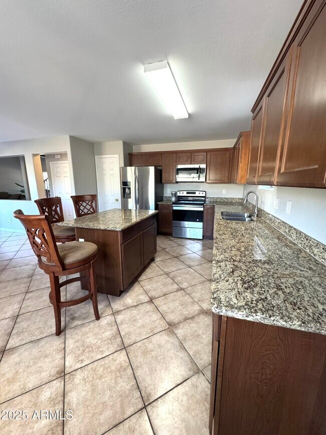 Building Photo - 7408 S 37th Dr