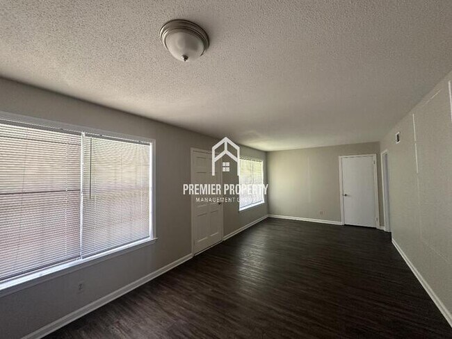 Foto del edificio - 5298 Dare Ave
