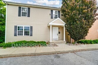 Building Photo - 1101 N Byrne Rd