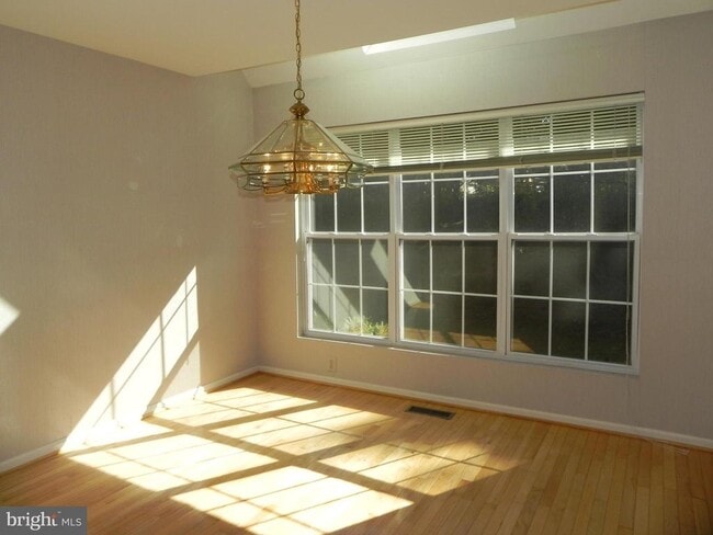 Building Photo - 33 Hampton Ct