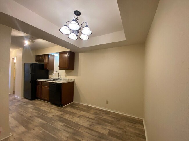 Foto del edificio - Charming 2 Bedroom, 2.5 Bath Condo, Move-In Ready! Step into this beautifully maintained condo fe...