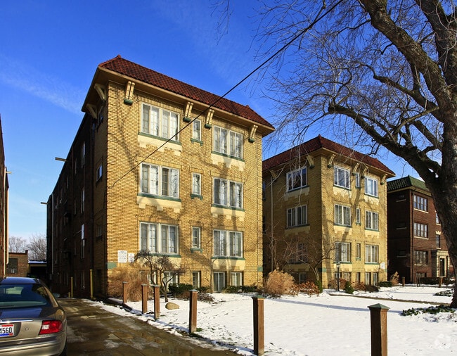 Building Photo - The Lakeview