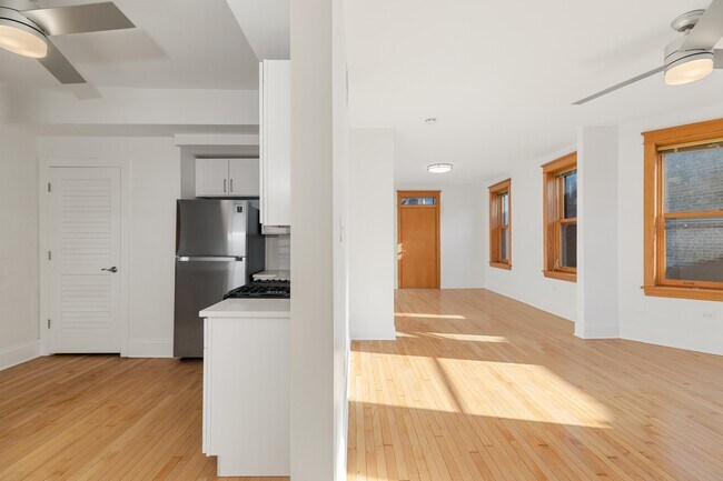 Building Photo - 2623 N Kimball Ave