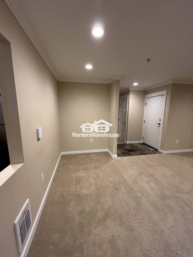 Foto del edificio - Captivating 2-Bed Condo in a Highly Desirable Complex (New Price)!