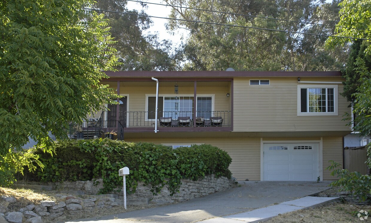 Primary Photo - 2523 Samuel St