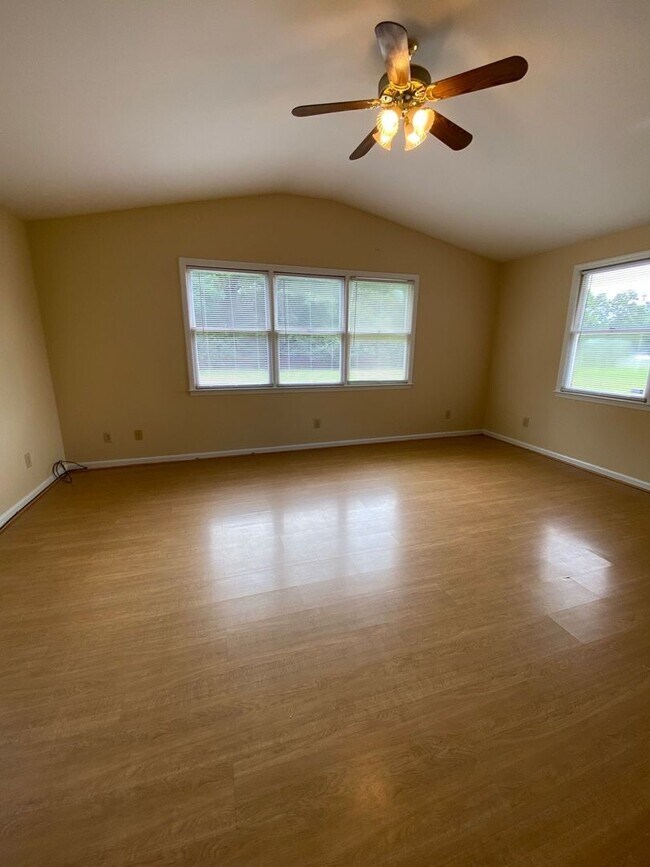 Foto del edificio - AVAILABLE IN FEBRUARY!