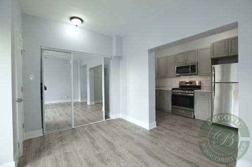 Building Photo - 1608 W Sherwin Ave