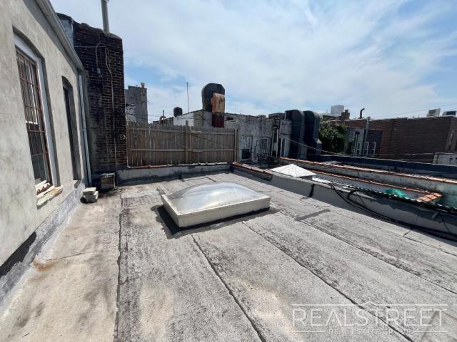 Foto del edificio - 3 bedroom in BROOKLYN NY 11223