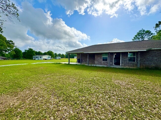 Building Photo - Spacious 3 bed, 2 bath home in Stone County