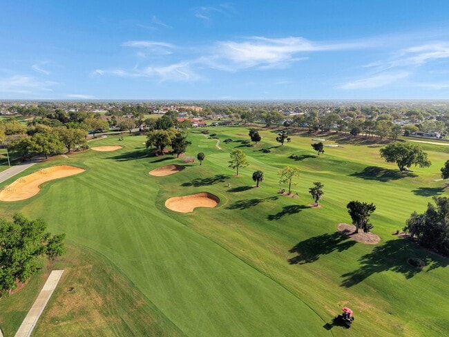 Building Photo - 4 bed/ 3 bath Pool home