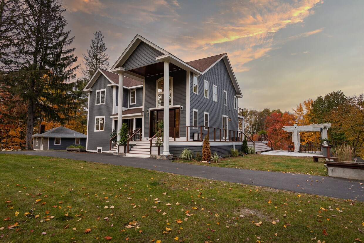 Gorgeous and spacious new construction - 25 Breakneck Hill Rd