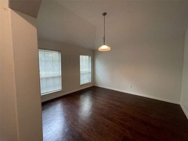 Foto del edificio - 13429 Raintree Dr