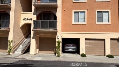 Building Photo - 611 Oak Glen