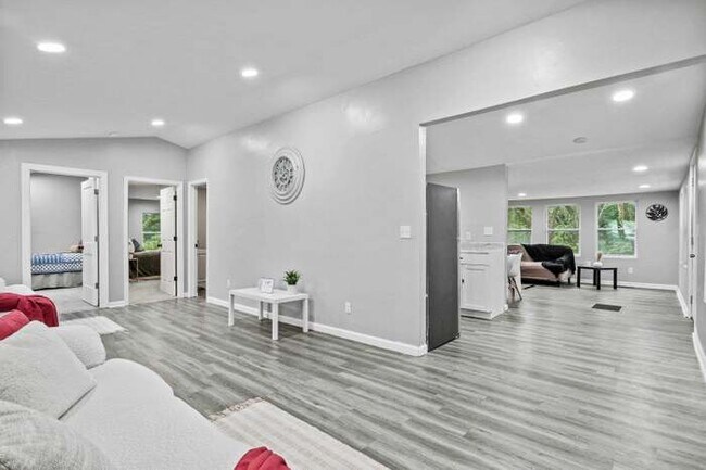 Foto del edificio - 1156 Balkin Rd