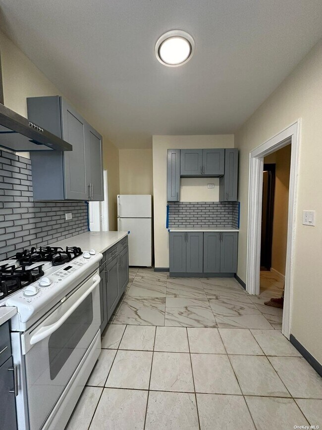 Foto del edificio - 93-37 202nd St
