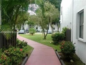 Building Photo - 9431 Fontainebleau Blvd