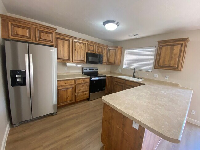 Foto del edificio - End Unit Townhome with 3 beds 2.5 baths.