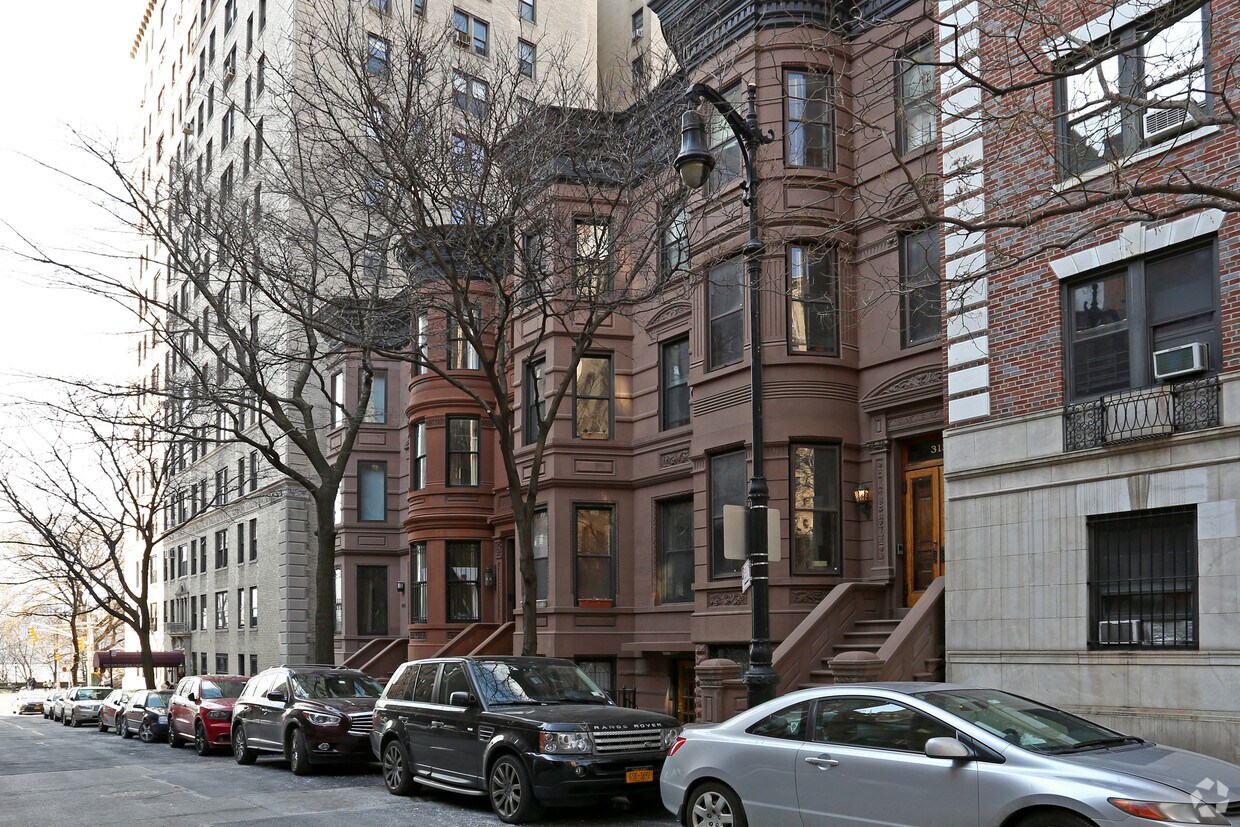 Building Photo - 317 W 104th St